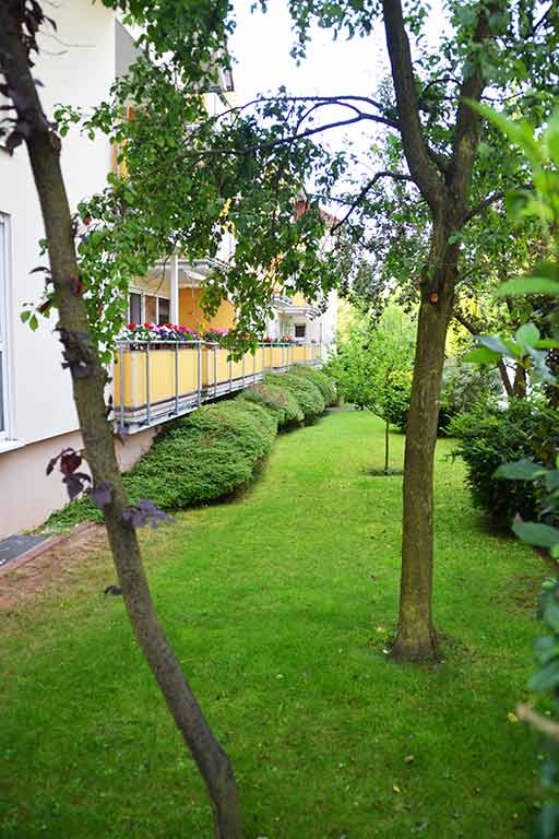 Lindenhof rückwärtige Seitenansicht